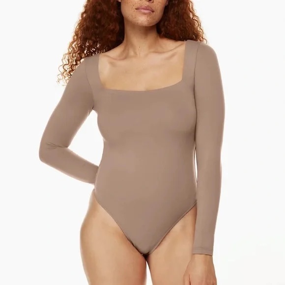 Aritzia Babaton Contour bodysuit (grandeur/size M) - Picture 2 of 3